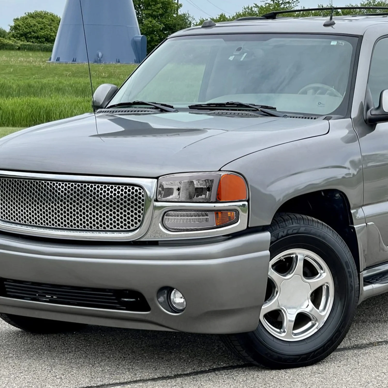1999-2006 GMC Sierra Sierra Yukon/XL Headlights & Signal Bumper Lights Chrome - Image 9