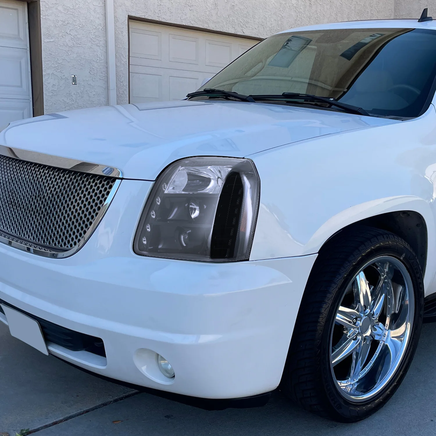 2007-2014 GMC Yukon/Yukon XL Projector Headlights Glossy Black/Smoke Lens - Image 9