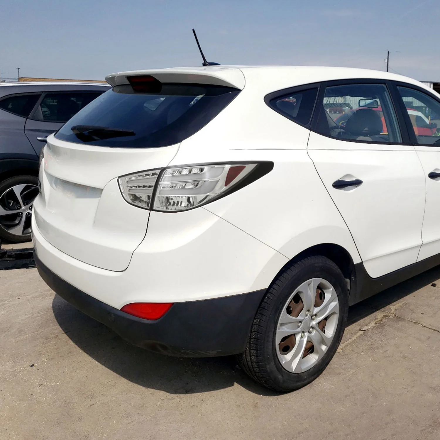 2010-2012 Hyundai Tucson LED Tail Lights Chrome Housing/Clear Lens - Image 9