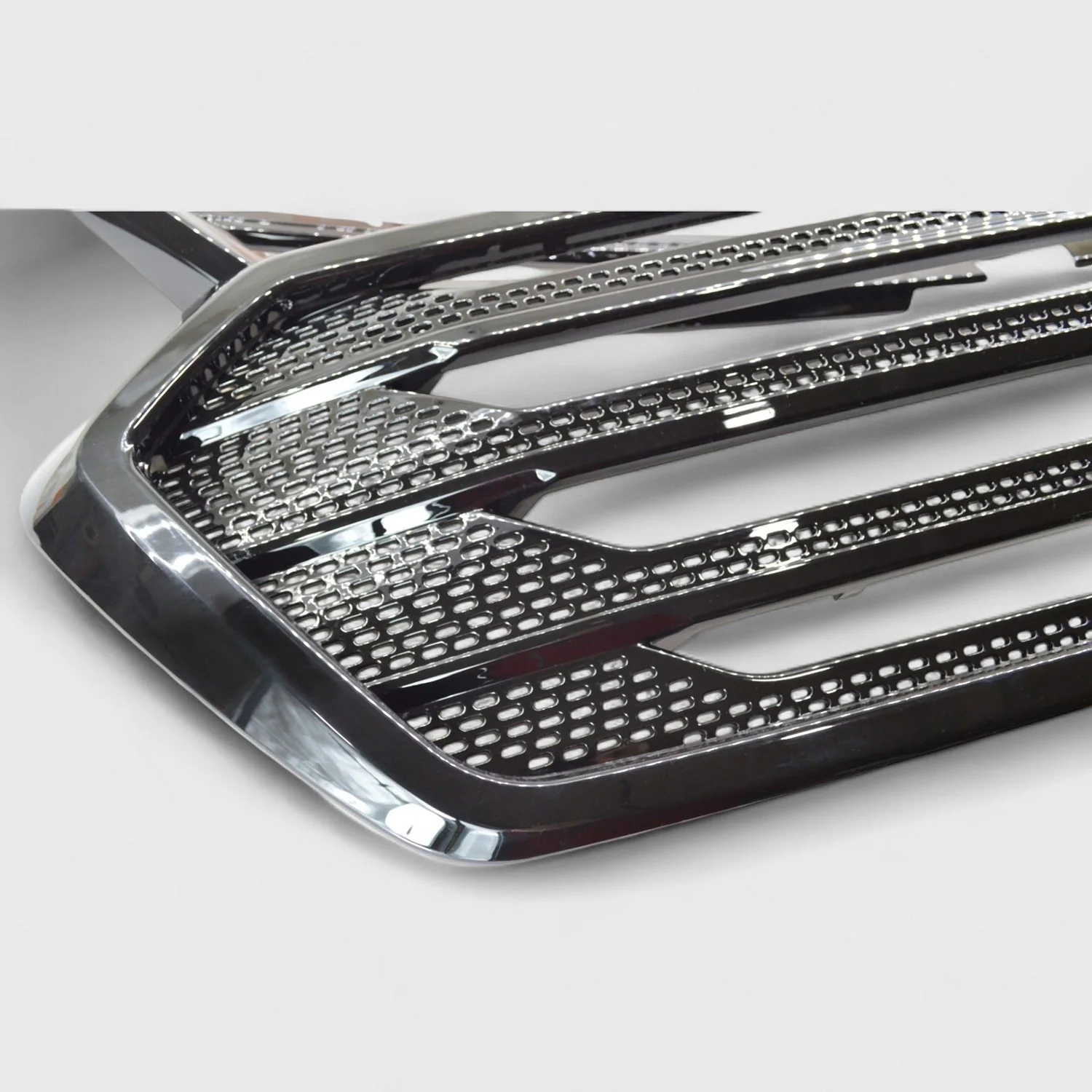 2018-2021 Chevrolet Traverse Grille Overlay Gloss Black 4Pcs ABS Plastic - Image 2